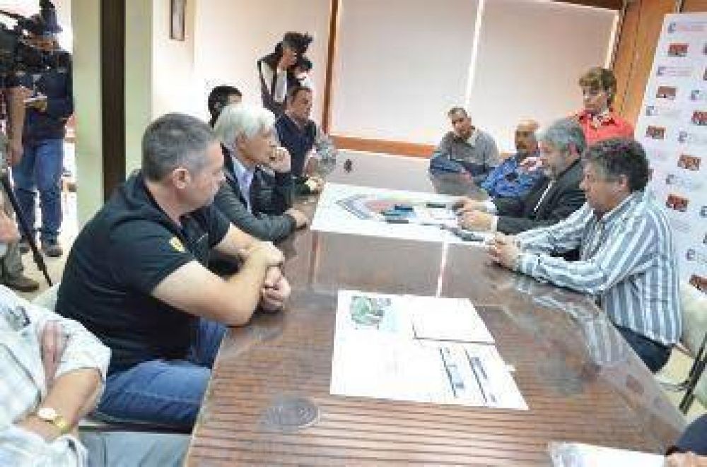 Entregan cr�ditos a productores de Villa Regina
