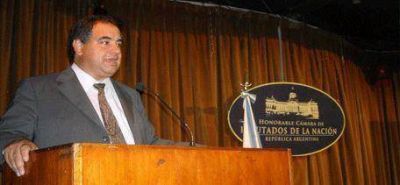 Julio Mart�nez amplia denuncia y presenta pruebas contra la presidenta y sus ministros