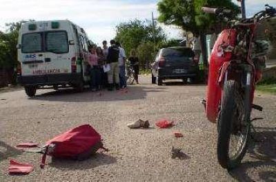 Dos menores en terapia intensiva por un choque entre una moto y una Renault M�ster