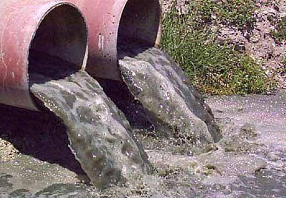 Siguen descargas cloacales en el r�o Negro, pero aseguran que habr� soluci�n