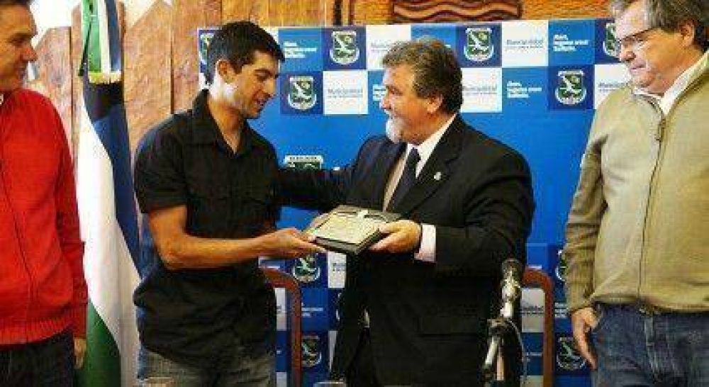 Municipio distingui� a Cristian Ranquehue