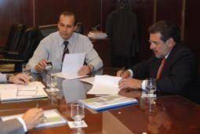 La Naci�n financiar� 50 perforaciones de agua potable