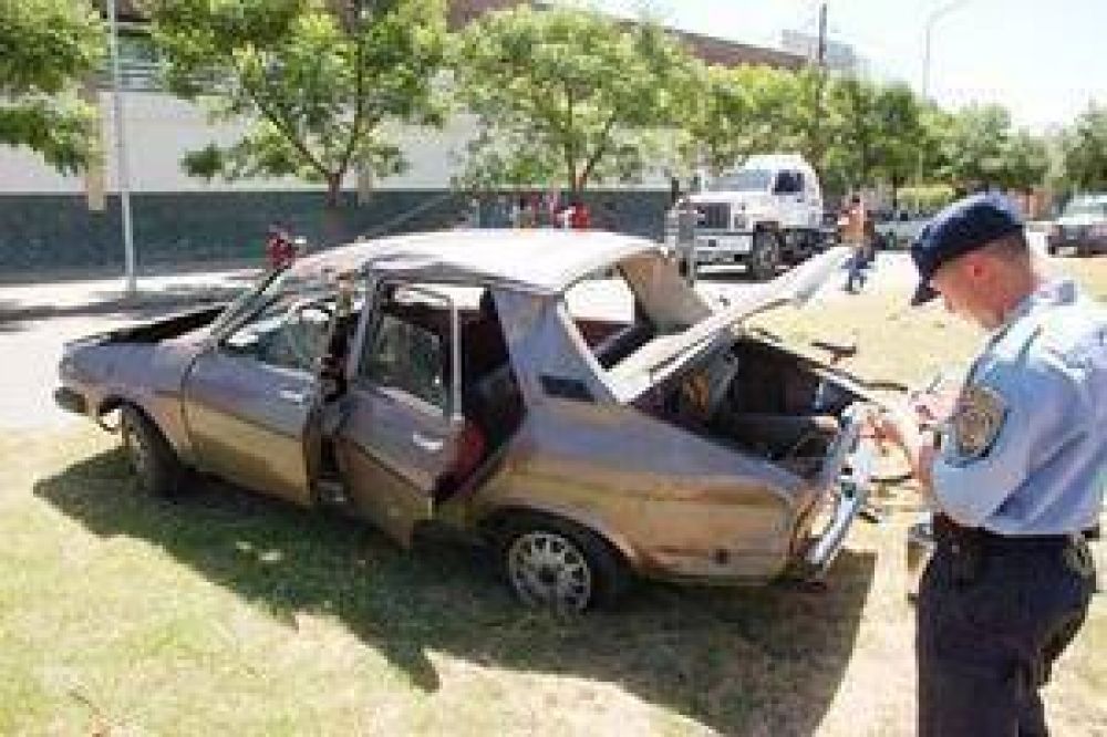 Remover�n veh�culos abandonados en la calle