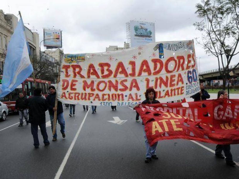 Choferes la l�nea 60 cortaron Maip� en Vicente L�pez por despidos y reclaman una soluci�n al gobierno