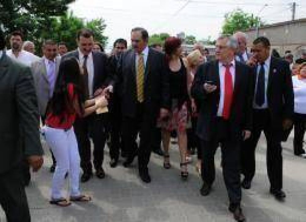Alperovich dice que la UCR se opone porque busca "voltearlo"