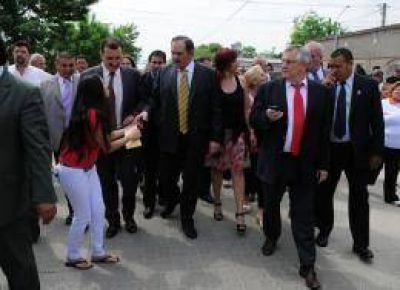 Alperovich dice que la UCR se opone porque busca "voltearlo"