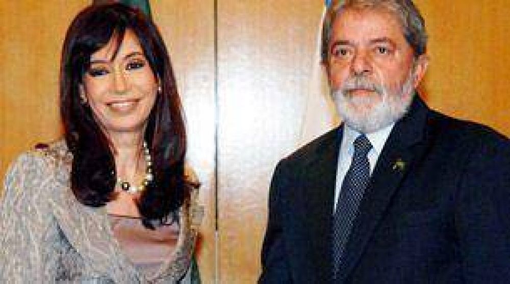 La presidente Cristina Kirchner viaja a Brasil para reunirse con Lula