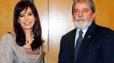 La presidente Cristina Kirchner viaja a Brasil para reunirse con Lula