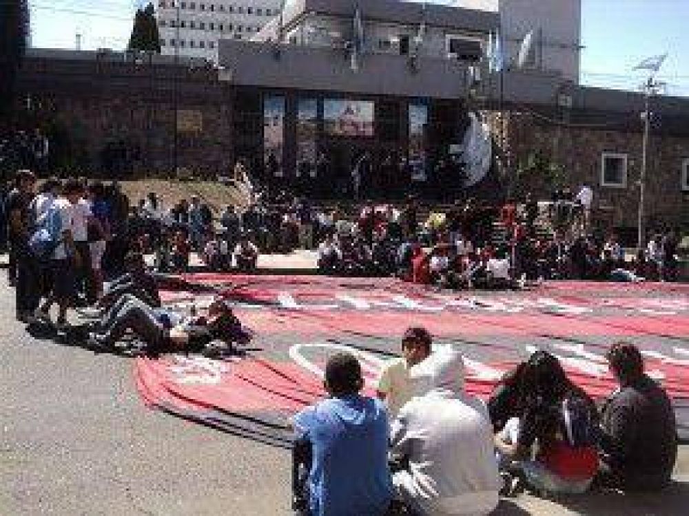 Padres y alumnos de la EET N� 2 llegaron a un acuerdo con Educaci�n y se normalizan las actividades