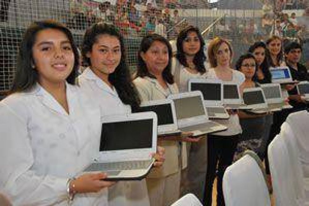 Se atrasa la entrega de netbooks, en San Juan