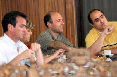 En la oportunidad, 47 docentes recibieron su titularizaci�n, medida calificada por las autoridades como �hist�rica�, ya que hace m�s de diez a�os que no se otorgaban este tipo de cargos.  El Ministerio de Educaci�n avanza en este sentido, en profundizar l