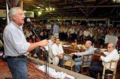 Un Fellner distendido celebr� el D�a de la Lealtad, habl� de "no excluir a nadie" del Partido y critic� a la oposici�n