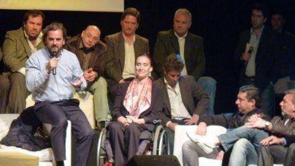 Gabriela Micheti y Daniel Angelici en el lanzamiento del PROA que en Mar del Plata lidera Emiliano Giri