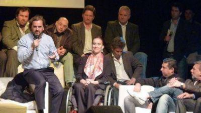 Gabriela Micheti y Daniel Angelici en el lanzamiento del PROA que en Mar del Plata lidera Emiliano Giri