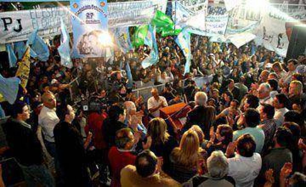 Peralta pidi� levantar las banderas de Kirchner al plantear soberan�a