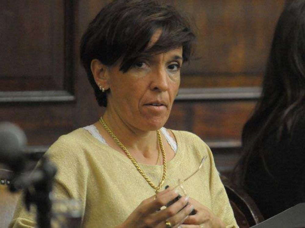 La diputada peronista que fue a Par�s mostr� el documento de la licencia legislativa