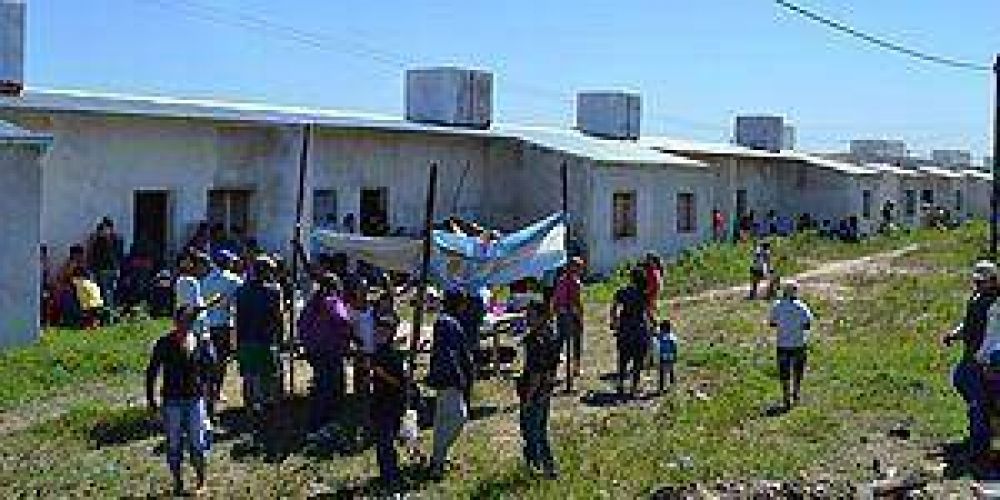 Desalojo pac�fico en las viviendas usurpadas