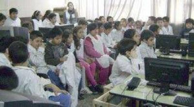 En las escuelas les ense�an a los chicos c�mo combatir el dengue