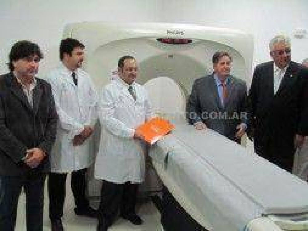 Collia y Ostoich inauguraron un tom�grafo en Capit�n Sarmiento