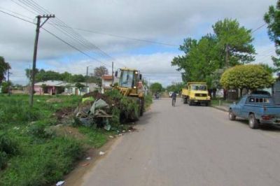 Se realizan trabajos de limpieza en barrios de la ciudad
