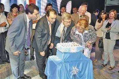 Niccolai presidi� los festejos por el 21� aniversario de la declaraci�n de Nueva Esperanza como ciudad
