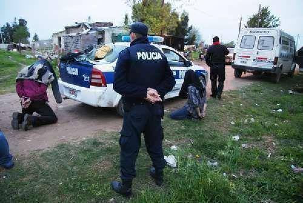 Villa Piazza Centro: incautaron marihuana y coca�na en una casa