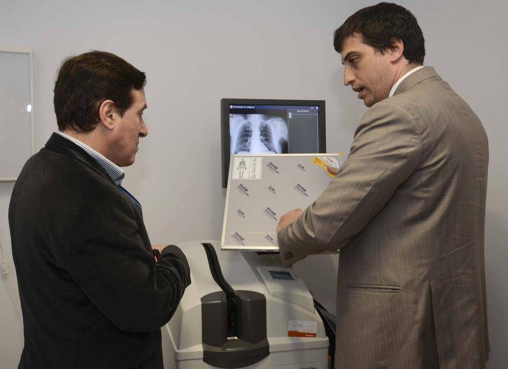Lan�s: D�az P�rez visit� el centro de diagn�sticos Bioim�genes