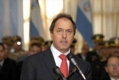 Los K le pegan pero Scioli tiene defensores