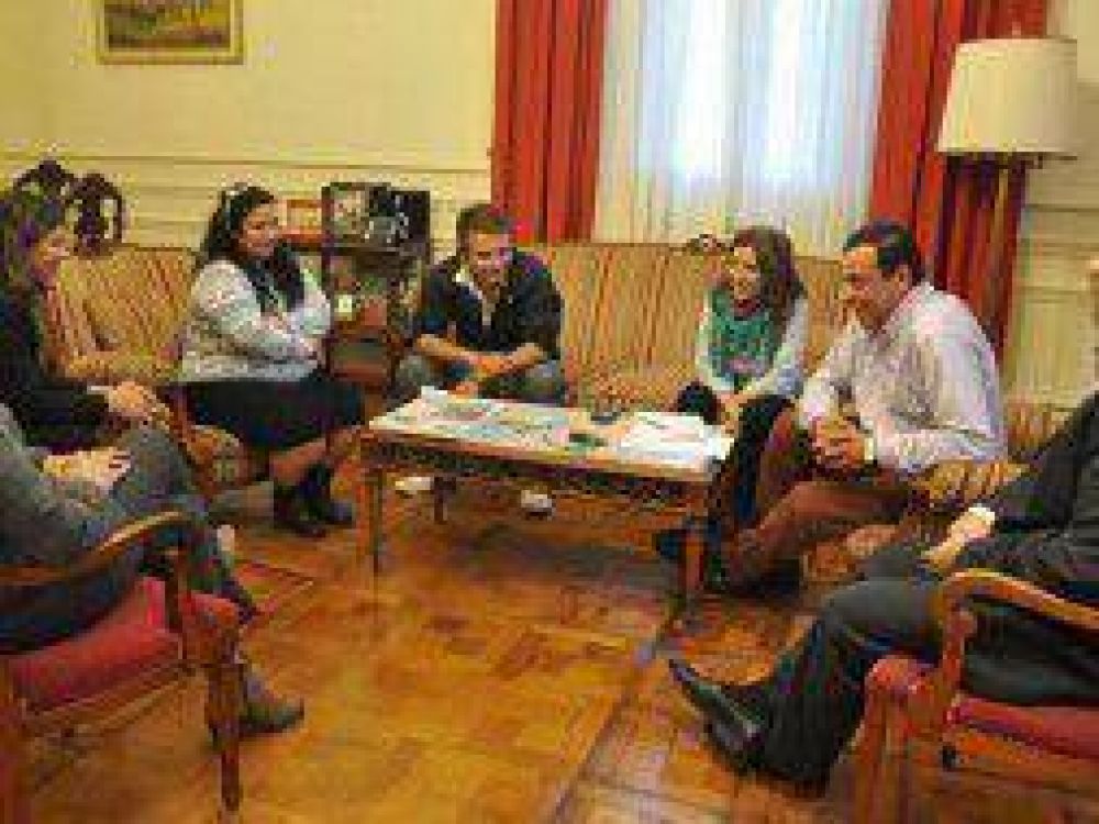 En medio de denuncias de aprietes a periodistas, C�ffaro denunci� al Director de un medio