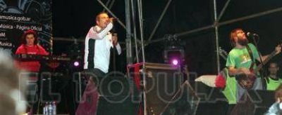 Miles de j�venes cantaron con Kapanga en el cierre de "Maravillosa M�sica"