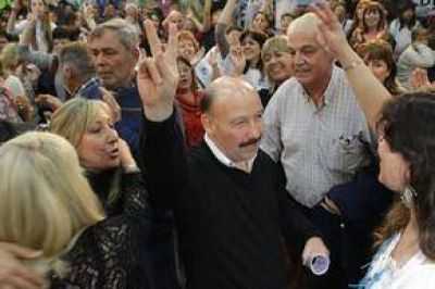 El Peronismo de Azul festej� el D�a de la Lealtad con un multitudinario acto