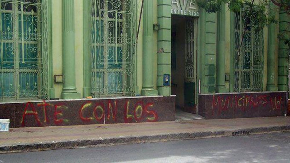 Pintadas intimidatorias contra ATE por avanzar en tierras de V�squez