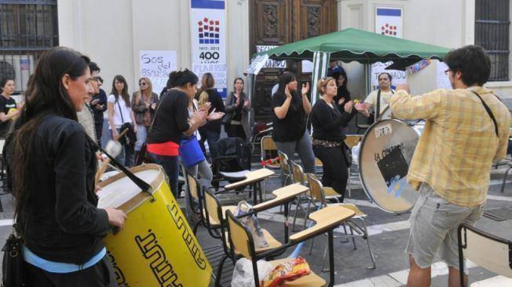 Derecho no cede por la toma y el plan viejo caduca a fin de a�o