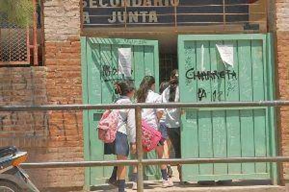 Conmoci�n por una alumna que abort� en el ba�o de un colegio capitalino