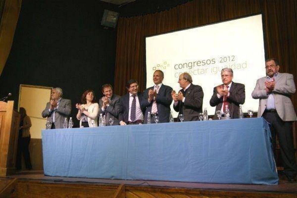 Molina particip� de la apertura del IV Congreso Regional del Programa Conectar Igualdad