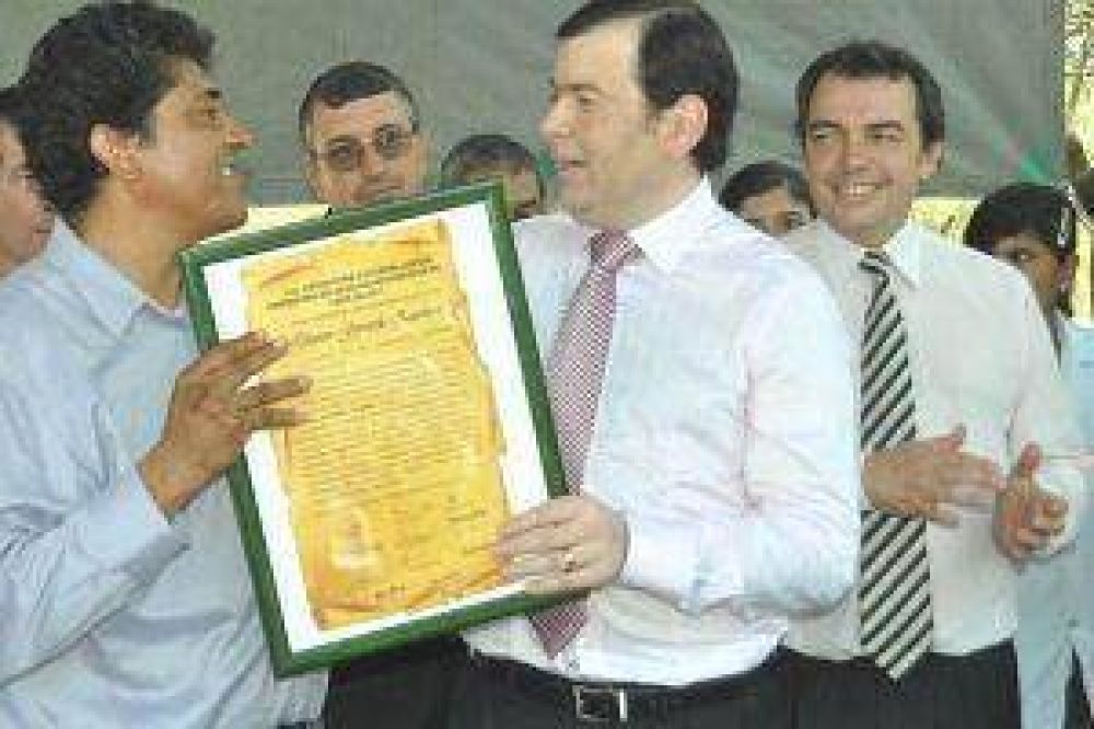 Diploma de reconocimiento al Gobernador