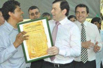 Diploma de reconocimiento al Gobernador