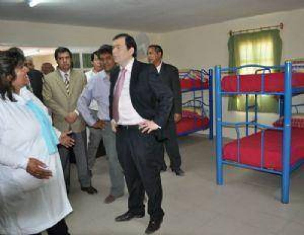 Dignifican a estudiantes con un nuevo albergue