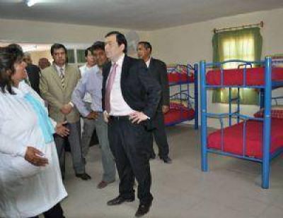 Dignifican a estudiantes con un nuevo albergue