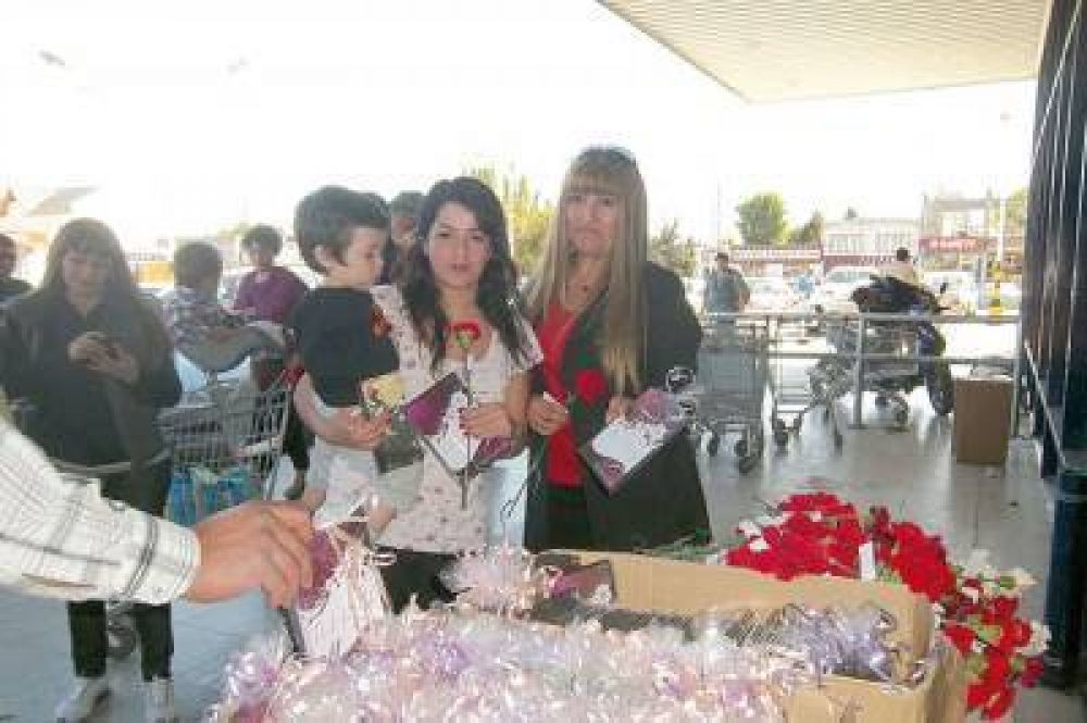 La senadora Labado y equipo entregaron obsequios