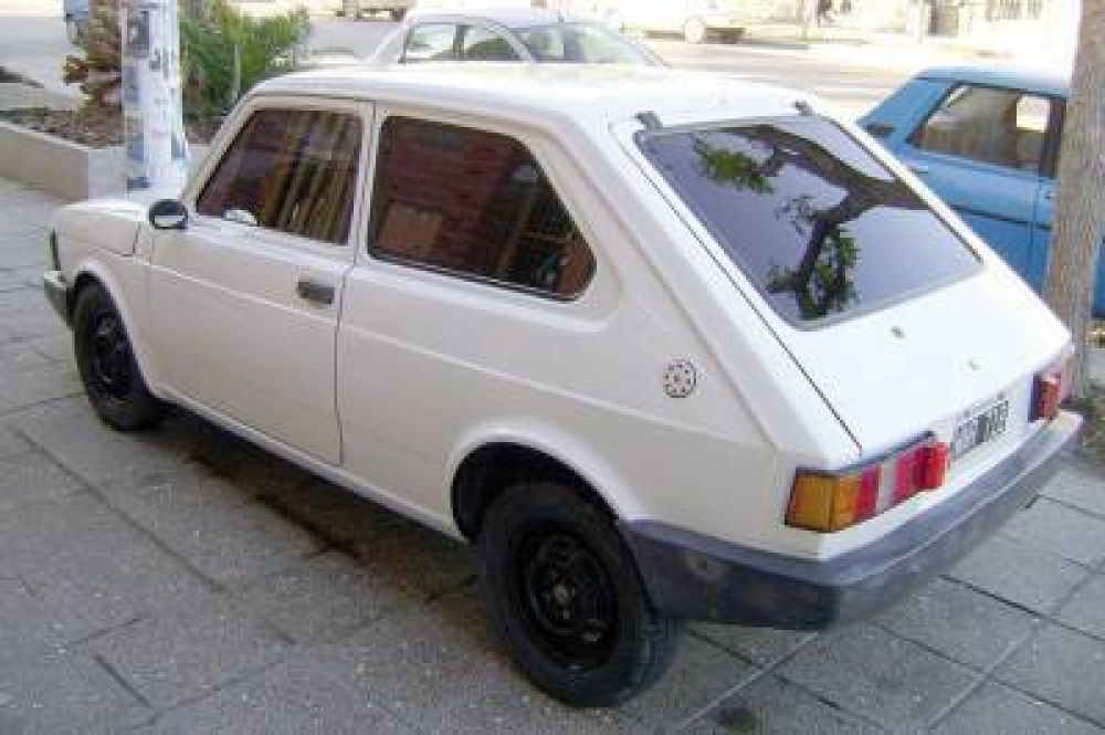 Le robaron el coche a hijo de comerciante del frente de la casa