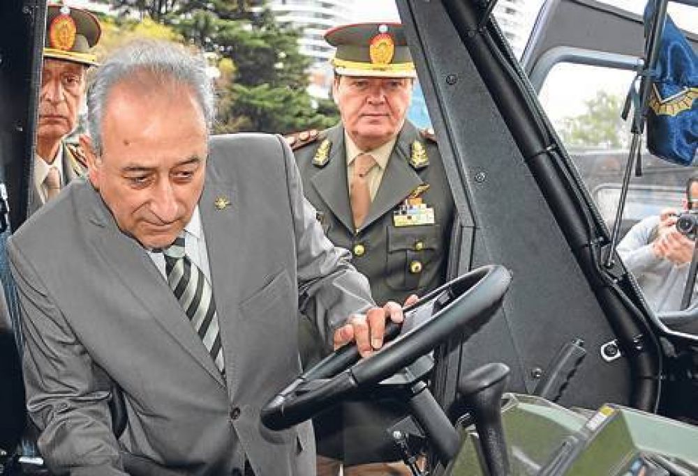 Por la crisis de la fragata Libertad, Puricelli renunci� pero CFK dijo no