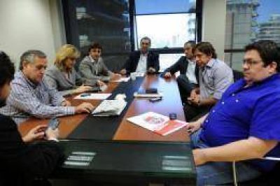 Para frenar la ley del voto a los 16, opositores van a la Justicia