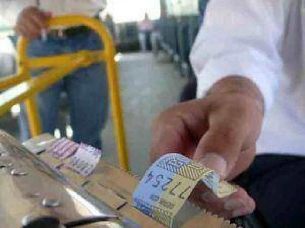 Rechazan la nueva tarifa del transporte que excluir� del servicio a m�s usuarios