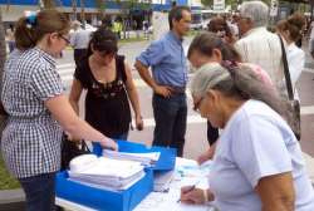 Campa�a contra la re-re: �Estamos cerca de las 30 mil firmas�