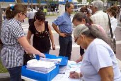 Campa�a contra la re-re: �Estamos cerca de las 30 mil firmas�
