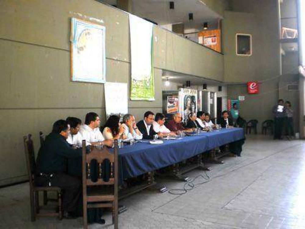 Legisladores y directores de turismo  Se reunieron 