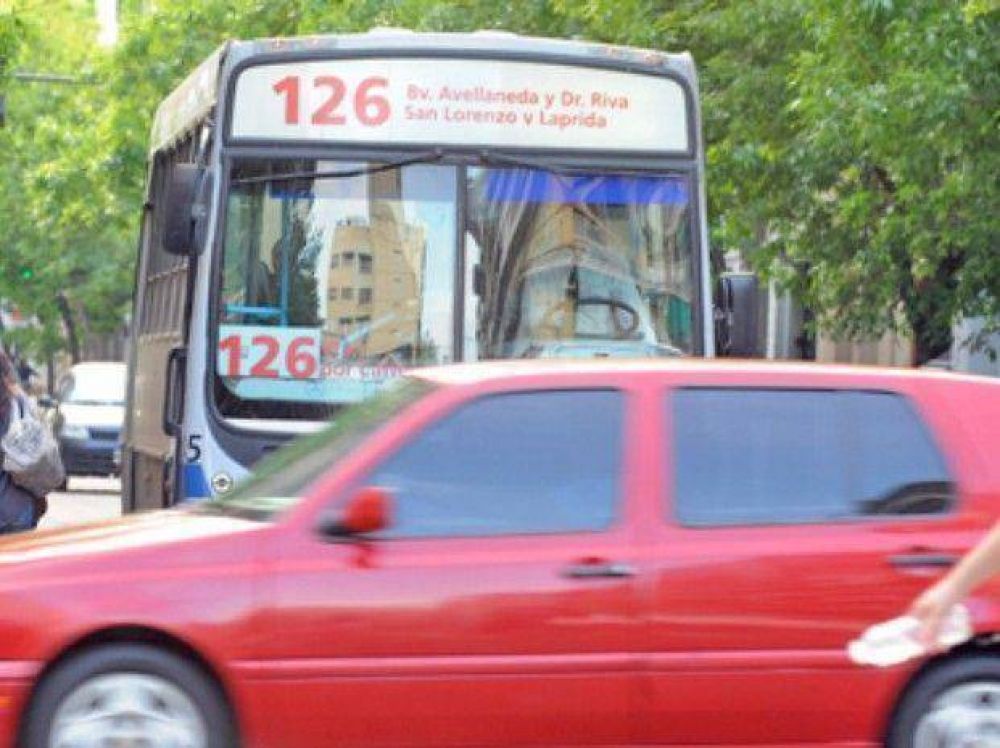 Furiosa pelea entre un peat�n y un colectivero