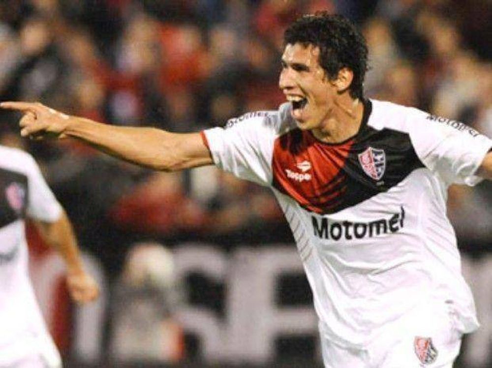 El puntero Newell's visita esta noche al escolta Racing en Avellaneda