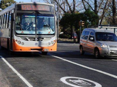 Clara Garc�a dijo que "no ser�a razonable" cambiar de noche el recorrido de los colectivos